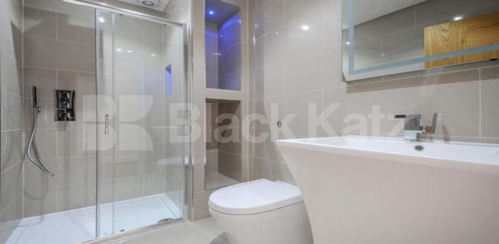 			1 Bedroom, 1 bath, 1 reception Apartment			 Kings Cross Road, KINGS CROSS WC1X 